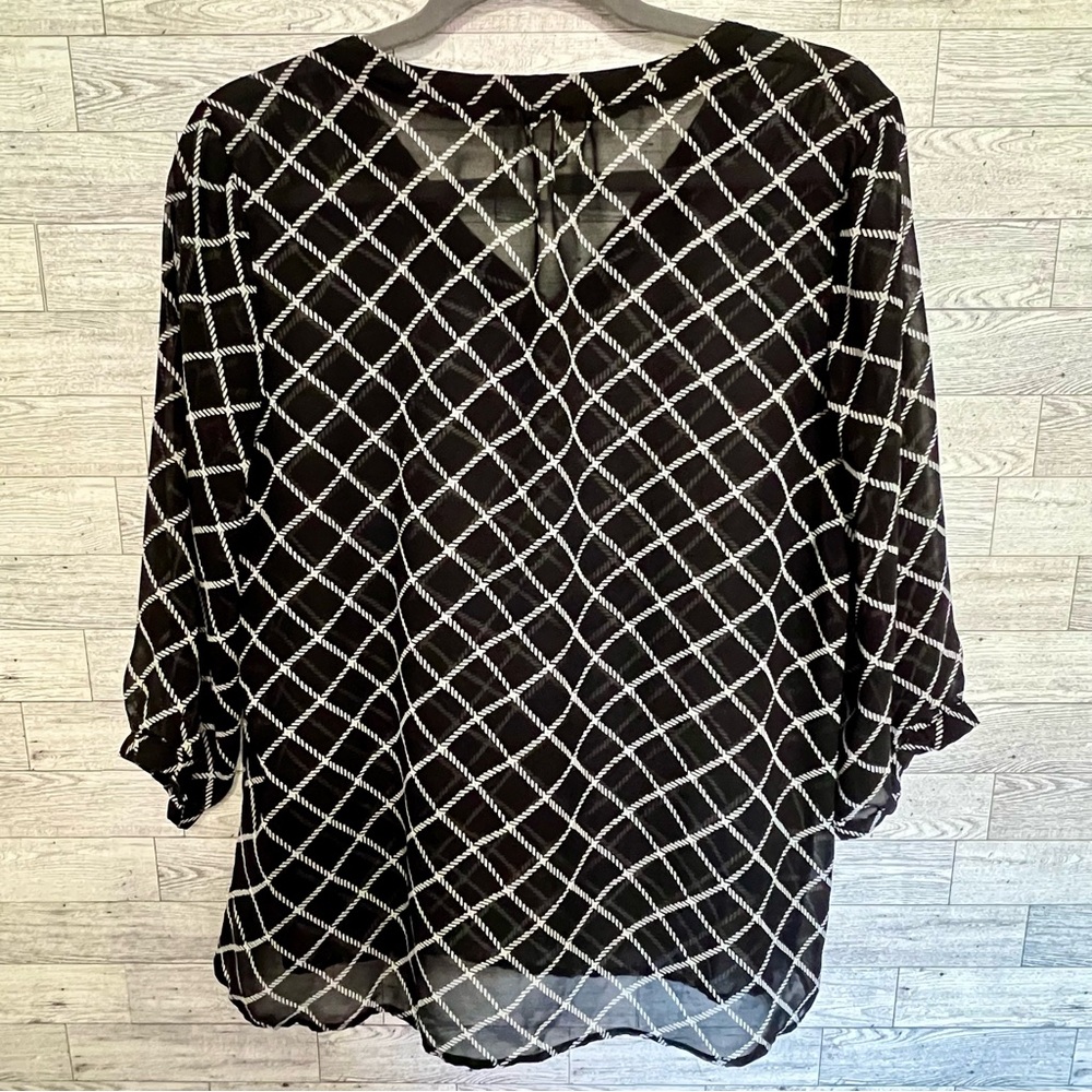 Old‎ Navy Black/ White  Blouse Size-Large Sheer, Lightweight Versatile Wear - Picture 6 of 8
